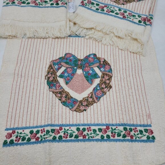 NEW Vtg Cannon Dish Kitchen Towel Wash Cloth Set 3 Cream Heart Wreath Country - Picture 2 of 3